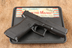 Glock 17 G17 Gen 1 Gen1 9mm 4.49&rdquo; Semi-Auto Striker-Fired Pistol, Tupperware Box, MFD 1986