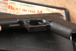 Glock 17 G17 Gen 1 Gen1 9mm 4.49&rdquo; Semi-Auto Striker-Fired Pistol, Tupperware Box, MFD 1986 - 10