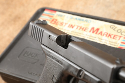 Glock 17 G17 Gen 1 Gen1 9mm 4.49&rdquo; Semi-Auto Striker-Fired Pistol, Tupperware Box, MFD 1986 - 18