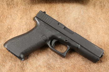 Glock 17 G17 Gen 1 Gen1 9mm 4.49&rdquo; Semi-Auto Pistol, Tupperware Box, MFD 1988