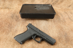 Glock 17 G17 Gen 1 Gen1 9mm 4.49&rdquo; Semi-Auto Pistol, Tupperware Box, MFD 1988 - 2