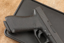 Glock 17 G17 Gen 1 Gen1 9mm 4.49&rdquo; Semi-Auto Pistol, Tupperware Box , MFD1988 - 2