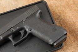 Glock 17 G17 Gen 1 Gen1 9mm 4.49&rdquo; Semi-Auto Pistol, Tupperware Box , MFD1988 - 7