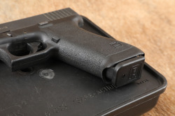 Glock 17 G17 Gen 1 Gen1 9mm 4.49&rdquo; Semi-Auto Pistol, Tupperware Box , MFD1988 - 10