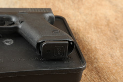 Glock 17 G17 Gen 1 Gen1 9mm 4.49&rdquo; Semi-Auto Pistol, Tupperware Box , MFD1988 - 11