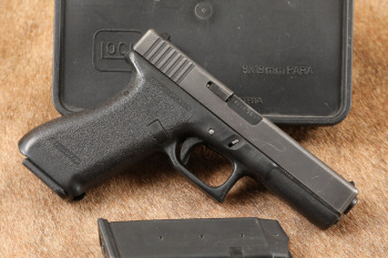 Glock 17 G17 Gen 1 Gen1 9mm 4.49&rdquo; Semi-Auto Striker-Fired Pistol, Tupperware Box, MFD 1988