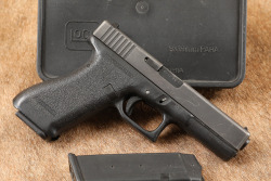 Glock 17 G17 Gen 1 Gen1 9mm 4.49&rdquo; Semi-Auto Striker-Fired Pistol, Tupperware Box, MFD 1988