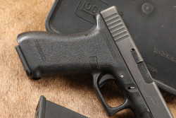 Glock 17 G17 Gen 1 Gen1 9mm 4.49&rdquo; Semi-Auto Striker-Fired Pistol, Tupperware Box, MFD 1988 - 3