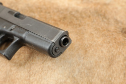 Glock 17 G17 Gen 1 Gen1 9mm 4.49&rdquo; Semi-Auto Striker-Fired Pistol, Tupperware Box, MFD 1988 - 17