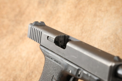 Glock 17 G17 Gen 1 Gen1 9mm 4.49&rdquo; Semi-Auto Striker-Fired Pistol, Tupperware Box, MFD 1988 - 18