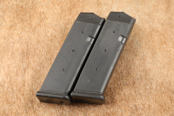 Glock 17 G17 Gen 1 Gen1 9mm 4.49&rdquo; Semi-Auto Striker-Fired Pistol, Tupperware Box, MFD 1988 - 19