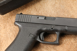 Glock 17 G17 Gen 1 Gen1 9mm 4.49&rdquo; Semi-Auto Striker-Fired Pistol, Tupperware Box, MFD 1986 - 4