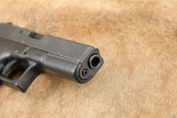 Glock 17 G17 Gen 1 Gen1 9mm 4.49&rdquo; Semi-Auto Striker-Fired Pistol, Tupperware Box, MFD 1986 - 17