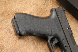 Glock 17 G17 Gen 2 9mm Striker-Fired 4.5&rdquo; Semi-Auto Pistol & Tupperware Box, Ca. 1994 - 3