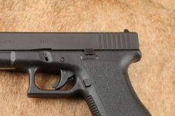 Glock 17 G17 Gen 2 9mm Striker-Fired 4.5&rdquo; Semi-Auto Pistol & Tupperware Box, Ca. 1994 - 7