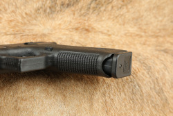 Glock 17 G17 Gen 2 9mm Striker-Fired 4.5&rdquo; Semi-Auto Pistol & Tupperware Box, Ca. 1994 - 11