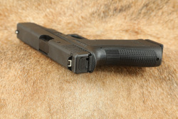 Glock 17 G17 Gen 2 9mm Striker-Fired 4.5&rdquo; Semi-Auto Pistol & Tupperware Box, Ca. 1994 - 14