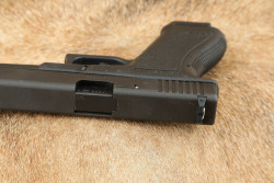 Glock 17 G17 Gen 2 9mm Striker-Fired 4.5&rdquo; Semi-Auto Pistol & Tupperware Box, Ca. 1994 - 15