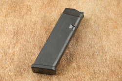 Glock 17 G17 Gen 2 9mm Striker-Fired 4.5&rdquo; Semi-Auto Pistol & Tupperware Box, Ca. 1994 - 19
