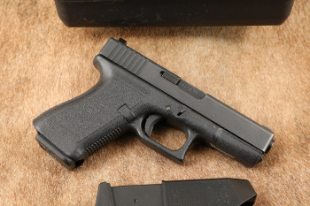 First Year Glock 19 G19 Gen 2 Gen2 9mm 4.02&rdquo; Semi-Auto Pistol, Tupperware Box, MFD 1988