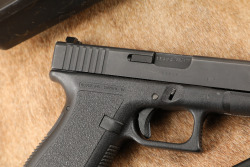 First Year Glock 19 G19 Gen 2 Gen2 9mm 4.02&rdquo; Semi-Auto Pistol, Tupperware Box, MFD 1988 - 4