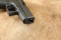 First Year Glock 19 G19 Gen 2 Gen2 9mm 4.02&rdquo; Semi-Auto Pistol, Tupperware Box, MFD 1988 - 17