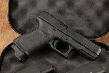LNIB Glock 23 G23 Gen 5 .40 S&W 4&rdquo; Semi-Auto Compact Striker Fired Pistol & Case, 3 Mags