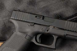 LNIB Glock 23 G23 Gen 5 .40 S&W 4&rdquo; Semi-Auto Compact Striker Fired Pistol & Case, 3 Mags - 4