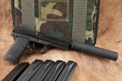 Heckler & Koch MK 23 5.87&rdquo; .45 ACP Offensive Handgun Weapon System Kit with Faux Suppressor