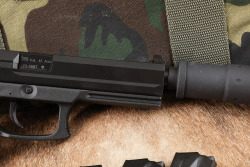 Heckler & Koch MK 23 5.87&rdquo; .45 ACP Offensive Handgun Weapon System Kit with Faux Suppressor - 5