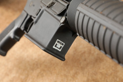 Armalite AR-10A2 20&rdquo; 7.62x51 NATO Fixed Carry Handle Semi-Auto Rifle & Mag, 1990s - 24