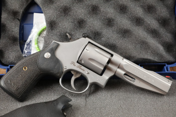 Smith & Wesson 686-6 SSR Pro Series Double Action Revolver .357 Magnum 4&rdquo; w/ Box & Extra Grips