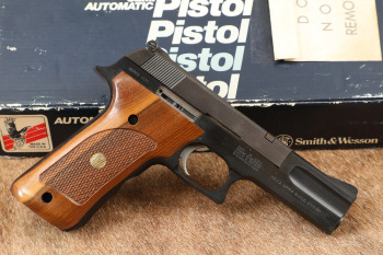 Smith & Wesson S&W Model 422 102823 4.5" .22 Long Rifle Semi-Automatic Pistol & Box, Ca. 1988