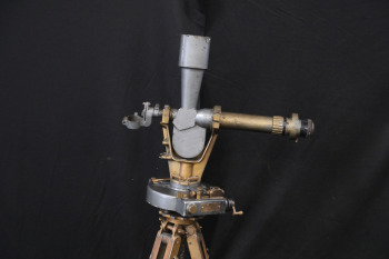 WWII Runway Surveyor Telescope M35 by Herschede Clock Co. with Tripod &ndash; Rare Military Aviation Instrument