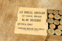 CANFIELD COLLECTION US Army WW2 Winchester Repeating Arms Box of 24x 12 GA. Brass 00 Buckshot Shotgun Shells - 2