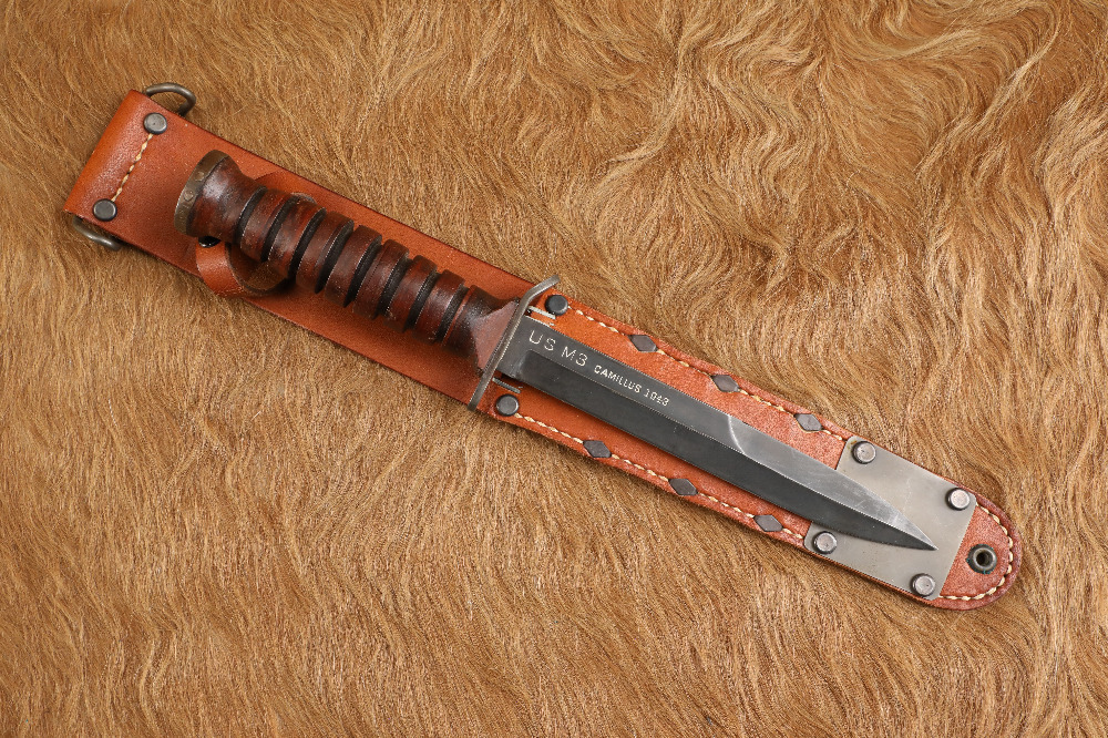 US Army WW2 D-Day Paratrooper Airborne Camillus Blade Dated M-3