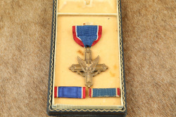 Numbered Distinguished Service Cross Medal with Bar Pin in Case