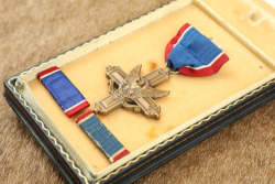 Numbered Distinguished Service Cross Medal with Bar Pin in Case - 3