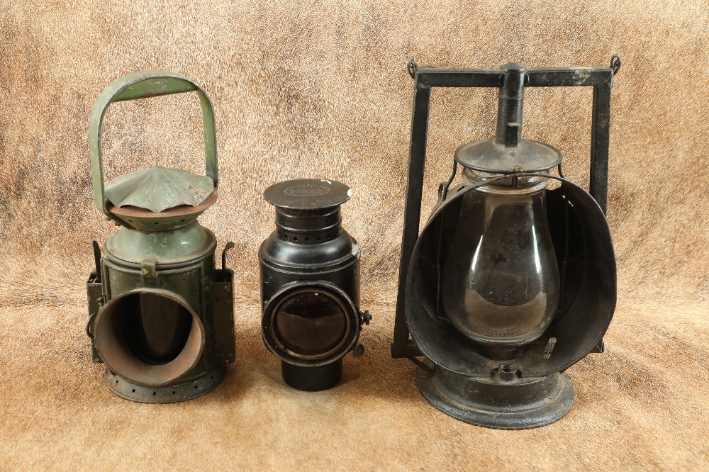 Lot of 3x Antique Railroad Lanterns, 1x Dietz Beacon Dash Lamp, 1x