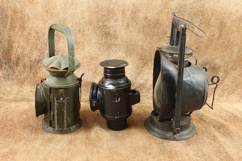 Lot of 3x Antique Railroad Lanterns, 1x Dietz Beacon Dash Lamp, 1x