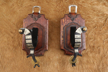Modern Made Old West Cowboy Style Engraved & Mounted Spurs Wood Gun Display Set