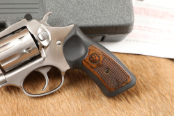 Ruger SP101 Model 05765 .22 LR 4.2" Stainless 8-Shot Double Action Revolver, MFD 2013 - 9