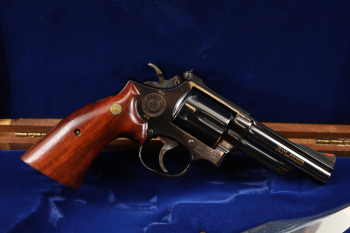 Texas Ranger Commemorative Smith & Wesson S&W 19-3 .357 Magnum Revolver, Knife, Case, 1973 C&R