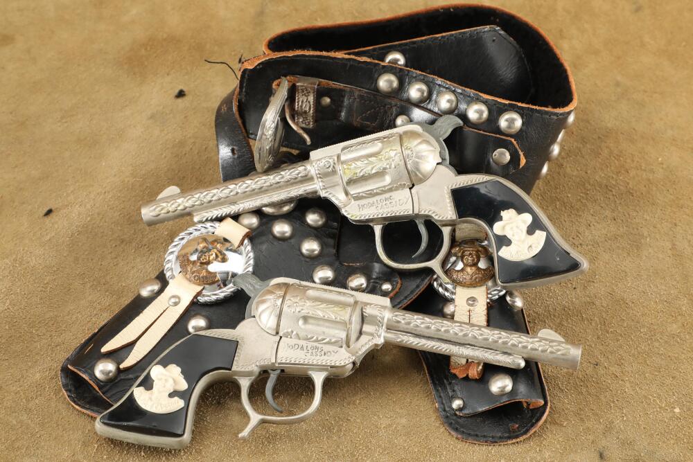 Vintage 1950s Kid's Cowboy Hopalong Cassidy 4.5 Barrel Cap Guns