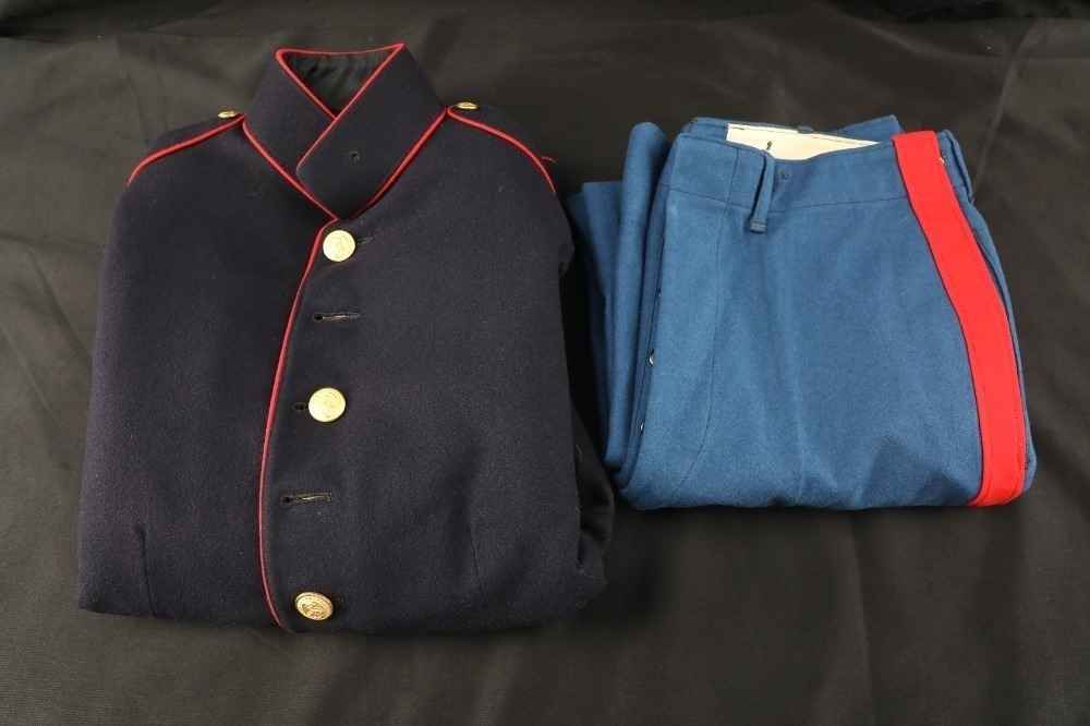 USMC Marine US WW2 Staff Sergeant Badged Dress Blue Tunic W/ Pants Uniform USMC Marine US WW2 Staff Sergeant Badged Dress Blue Tunic W/ Pants Uniform