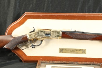 Vintage 1980s Franklin Mint Buffalo Bill Cody Historical Center Non-Firing Replica 24” Engraved Winchester Model 1873 Lever Action Display Rifle