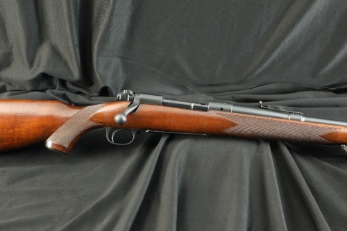 Pre-64 Winchester 1940s Model 70 Super Grade G7058C .220 Swift 26" Bolt Action Rifle 1947 C&R