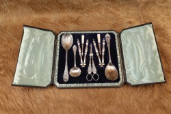 W.F. Cody's Viners LTD. Seafood Tool Set England Silver Plated & Pearl In Case