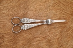 W.F. Cody's Viners LTD. Seafood Tool Set England Silver Plated & Pearl In Case - 13