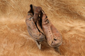 Vintage 1920s Winchester &ldquo;AMERICAN CLUB&rdquo; Model Leather & Metal Ice Skates